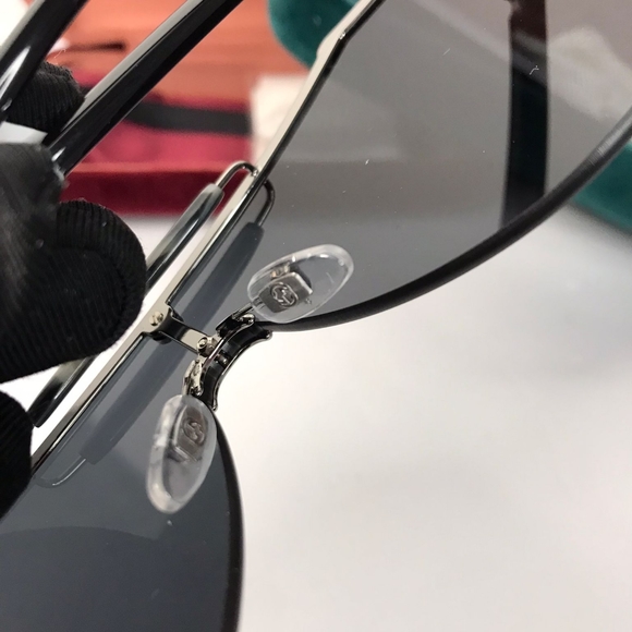 New - 💯Original  GUCCI GG0291S 001 shield Gucci sunglass comes gold/Grey - Picture 9 of 16